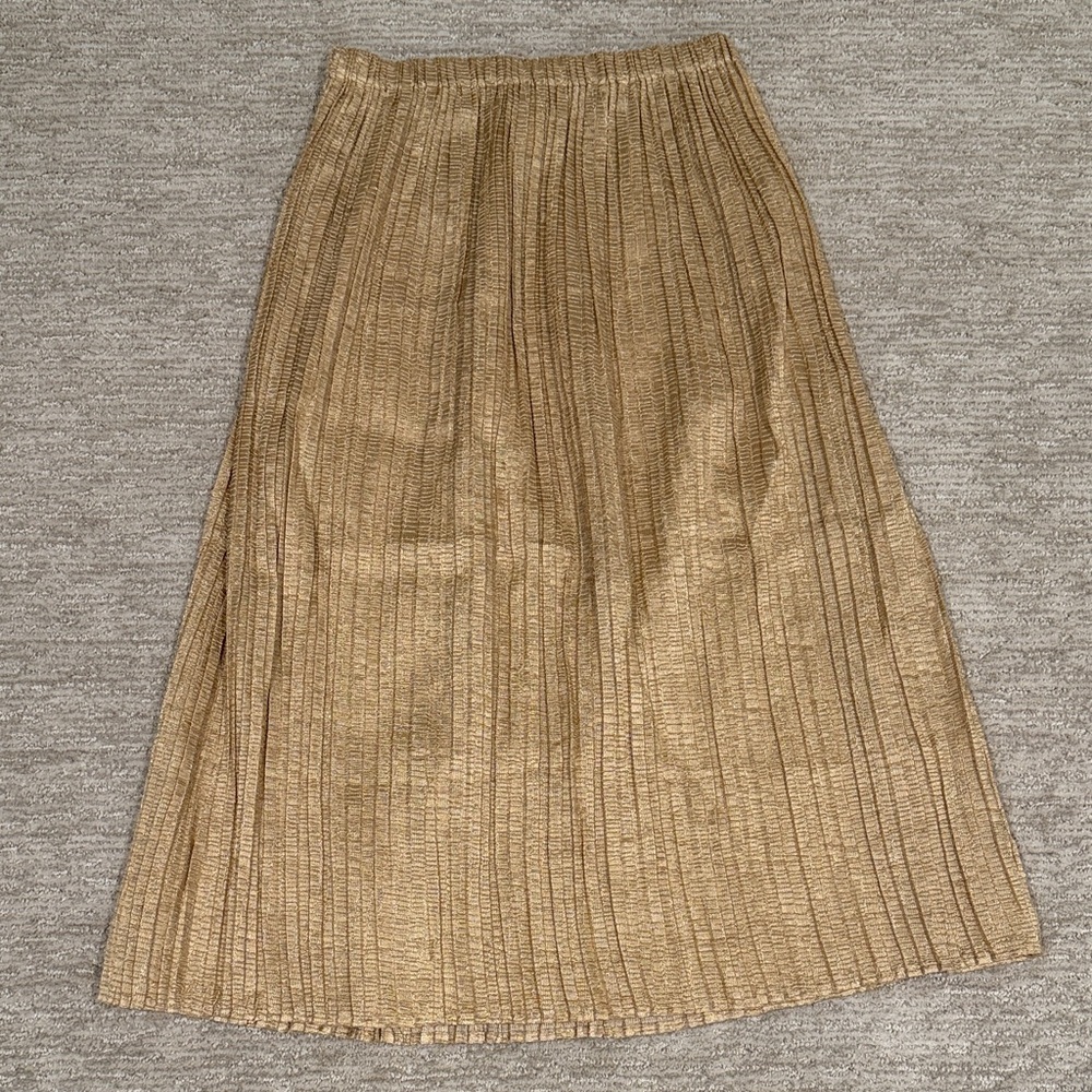 Elegant Gold Pleated Skirt